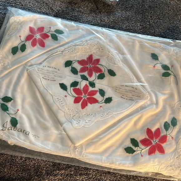 PLACEMAT & NAPKIN FOUR (4) PIECE SET POINSETTIA VINTAGE BATTENBURG LACE JABARA - Picture 9 of 9
